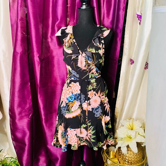 NWT Hellomolly Wrap dress, size Medium - Picture 2 of 5